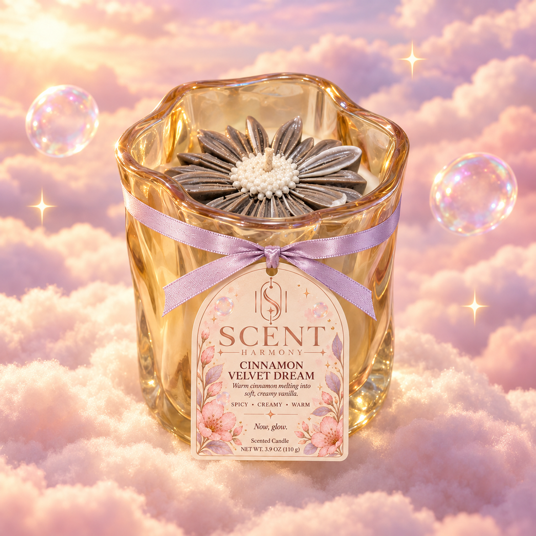 Vela Cinnamon Velvet Dream de Scent Harmony, de soya y hecha a mano, con su flor de cera
