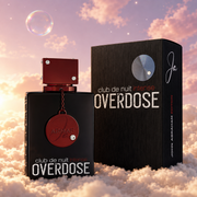 El frasco de Club de Nuit Intense Overdose de Armaf junto a su caja original, sobre nubes.