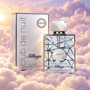 El frasco de Club de Nuit Sillage de Armaf junto a su caja original, sobre nubes.