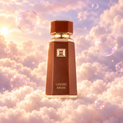Frasco de Liquid Brun de French Avenue sobre un banco de nubes, en un cielo rosa y lavanda con pompas iridiscentes y luz dorada.