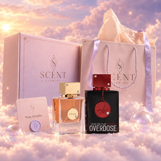 Kit de regalo Midnight Club para parejas delante de la caja y la bolsa de regalo de Scent Harmony
